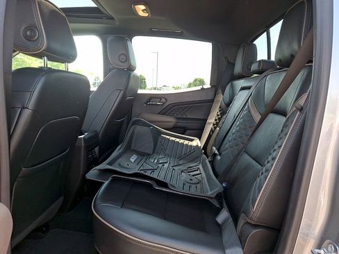 Used 2024 GMC Canyon Denali AWD/4WD image 10