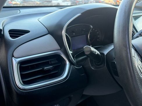 Used 2019 Chevrolet Equinox LT image 17