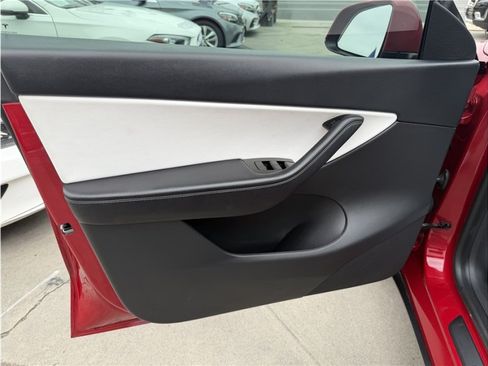 Used 2021 Tesla Model Y Long Range AWD/4WD image 14