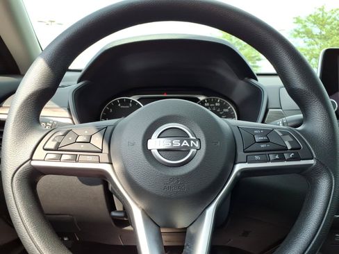 Used 2023 Nissan Altima 2.5 SV AWD/4WD image 23