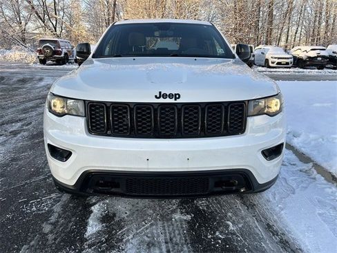 Used 2018 Jeep Grand Cherokee Laredo image 3