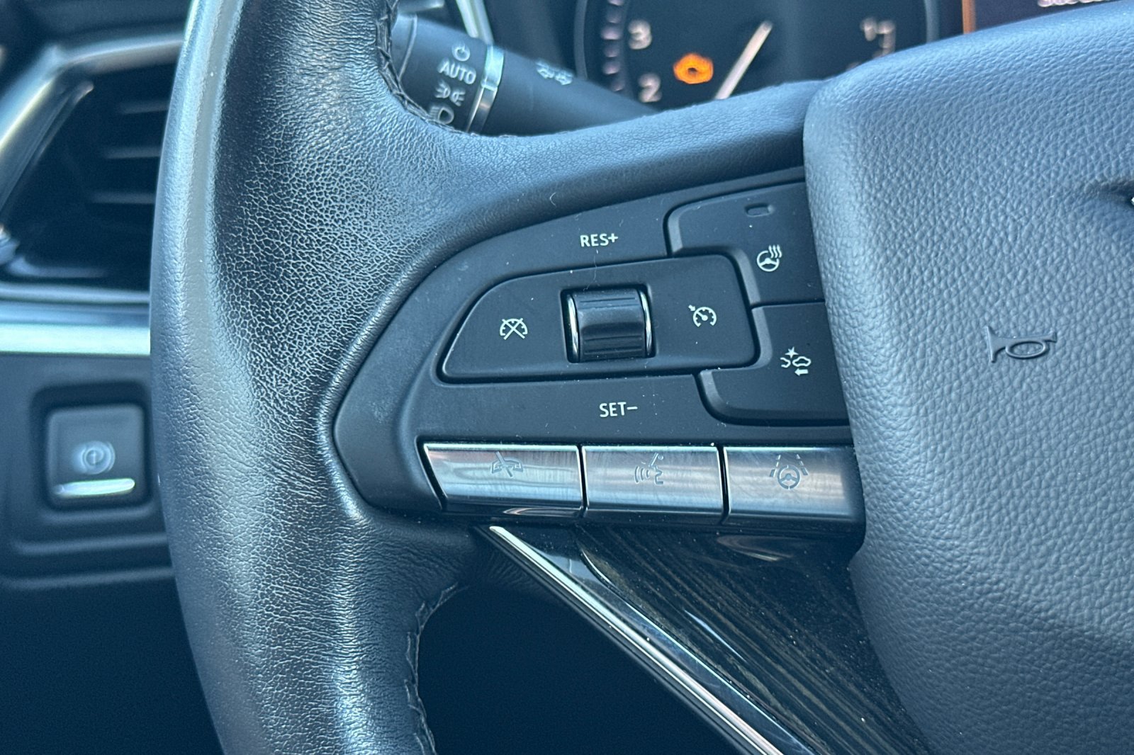 Certified 2024 Cadillac XT6 Premium Luxury w/ Technology Package FWD image 35