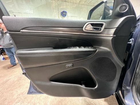 Used 2020 Jeep Grand Cherokee Limited AWD/4WD image 21