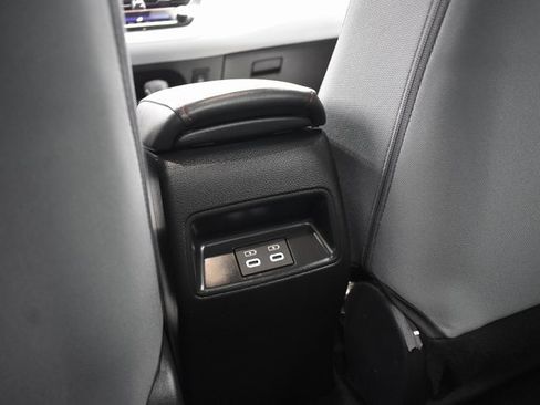 Used 2025 Toyota Corolla SE image 29