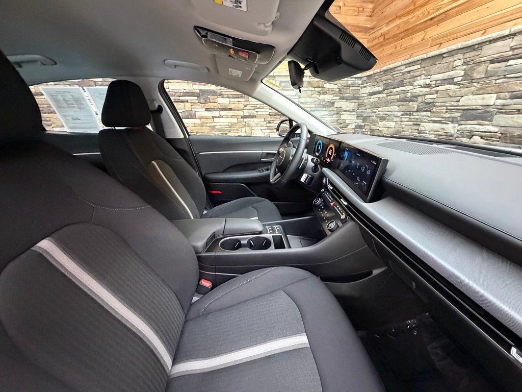 Used 2025 Hyundai Sonata SEL FWD image 14