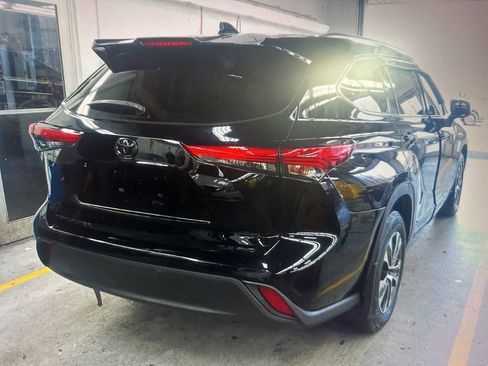 Used 2020 Toyota Highlander XLE image 7