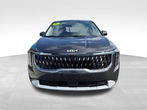 Used 2025 Kia Carnival FWD image 9