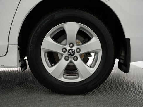 Used 2018 Toyota Sienna LE w/ Carpet Mat Package image 57