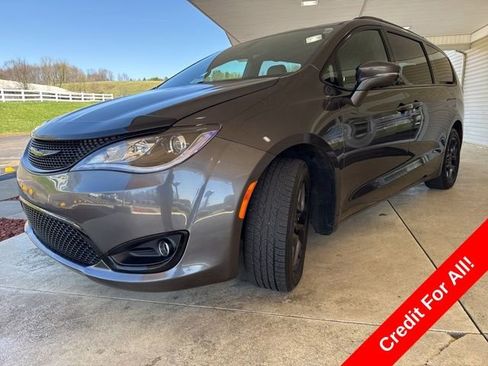 Used 2020 Chrysler Pacifica Limited w/ S Appearance Package FWD image 10