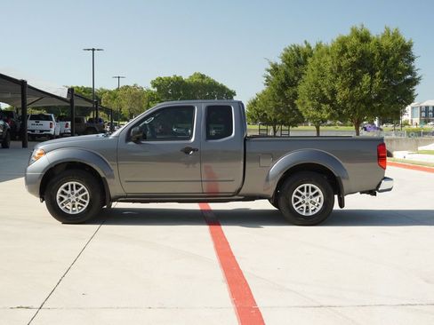 Used 2021 Nissan Frontier SV RWD image 2