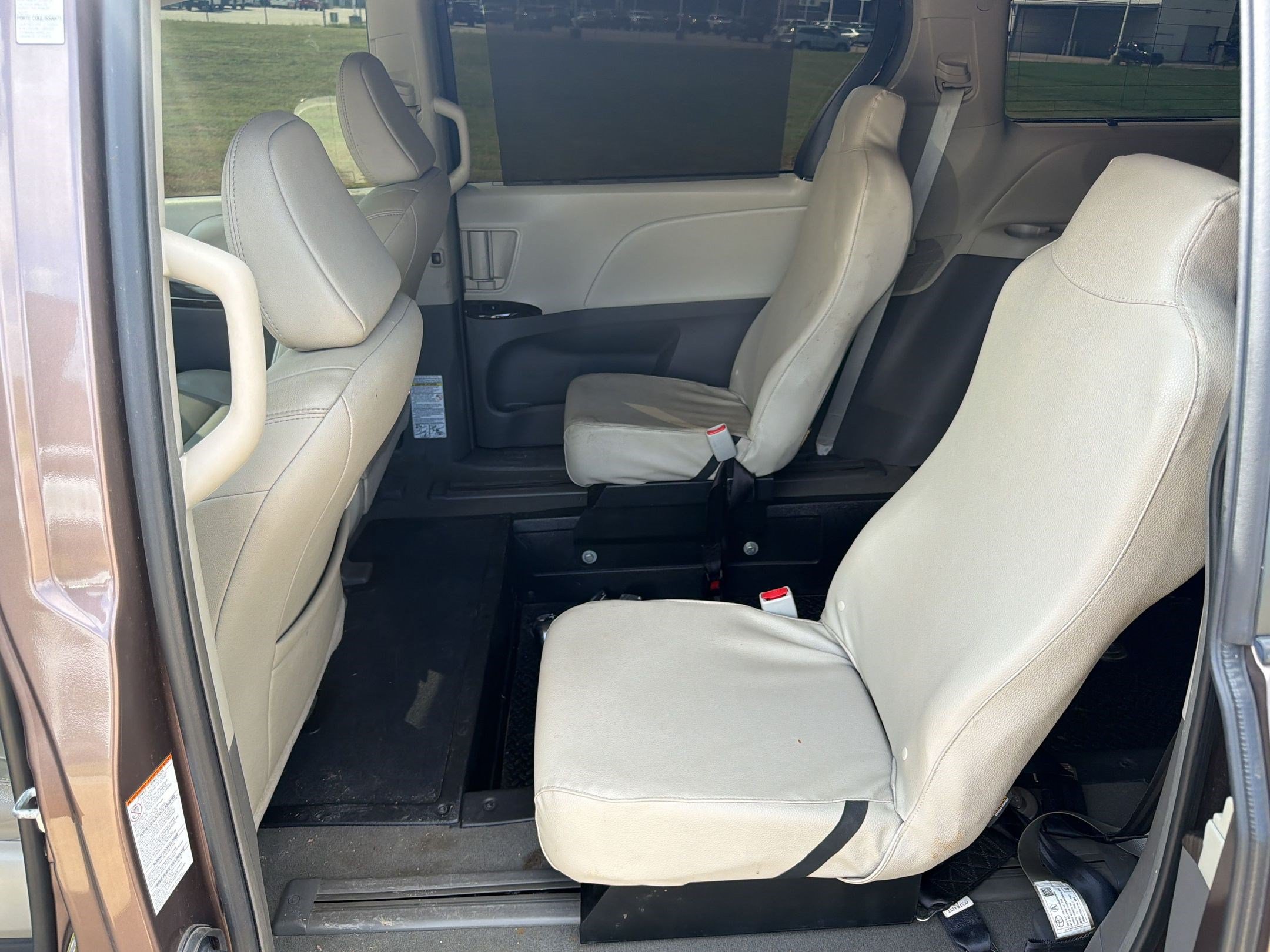 Used 2019 Toyota Sienna XLE Premium FWD image 20