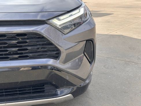 Used 2024 Toyota RAV4 SE image 8