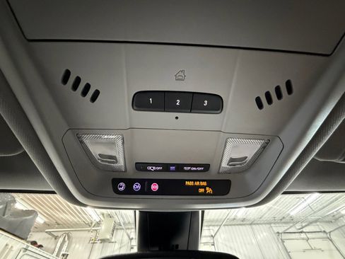 Used 2023 Chevrolet Blazer LT image 19