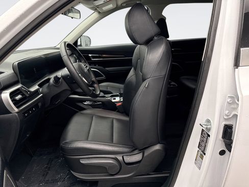 Used 2023 Kia Telluride LX image 11