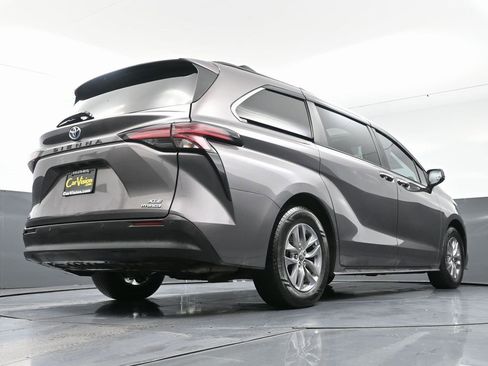 Used 2022 Toyota Sienna XLE w/ XLE Plus Package image 56