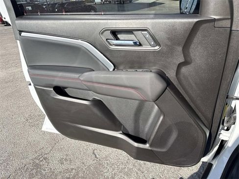 Used 2023 Chevrolet Colorado Z71 w/ Z71 Convenience Package 2 image 8