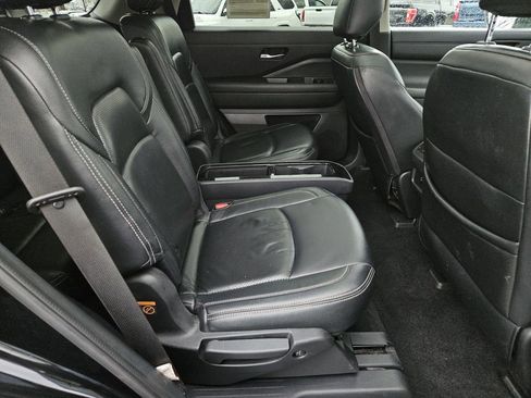 Used 2022 Nissan Pathfinder SV w/ SV Premium Package image 34