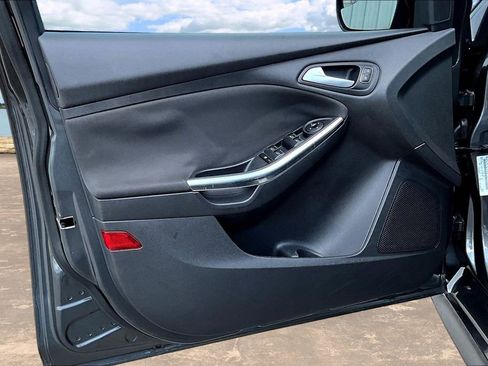 Used 2017 Ford Focus ST FWD image 21