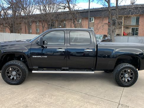 Used 2013 GMC Sierra 2500 Denali w/ Suspension Package, Off-Road image 2