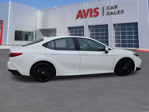 Used 2025 Toyota Camry SE image 7