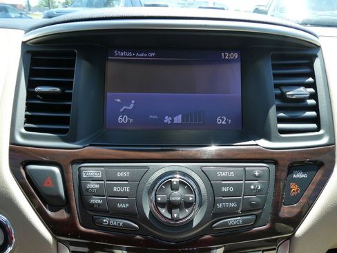 Used 2016 Nissan Pathfinder Platinum AWD/4WD image 32