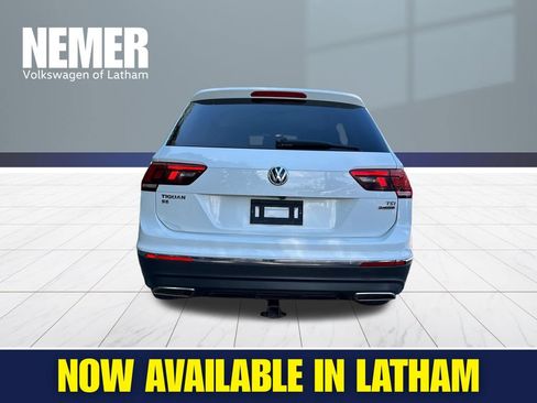 Used 2018 Volkswagen Tiguan SE AWD/4WD image 3