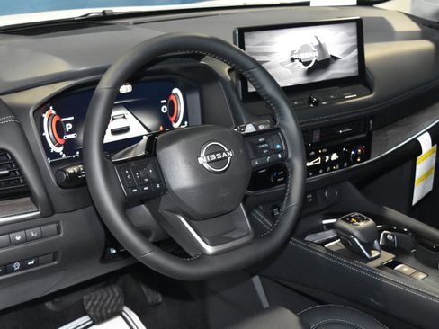 New 2026 Nissan Rogue Platinum w/ Platinum Premium Package image 2