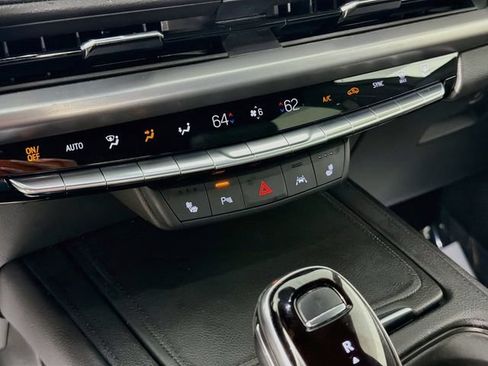 Used 2024 Cadillac XT4 Premium Luxury w/ Active Safety Package AWD/4WD image 16