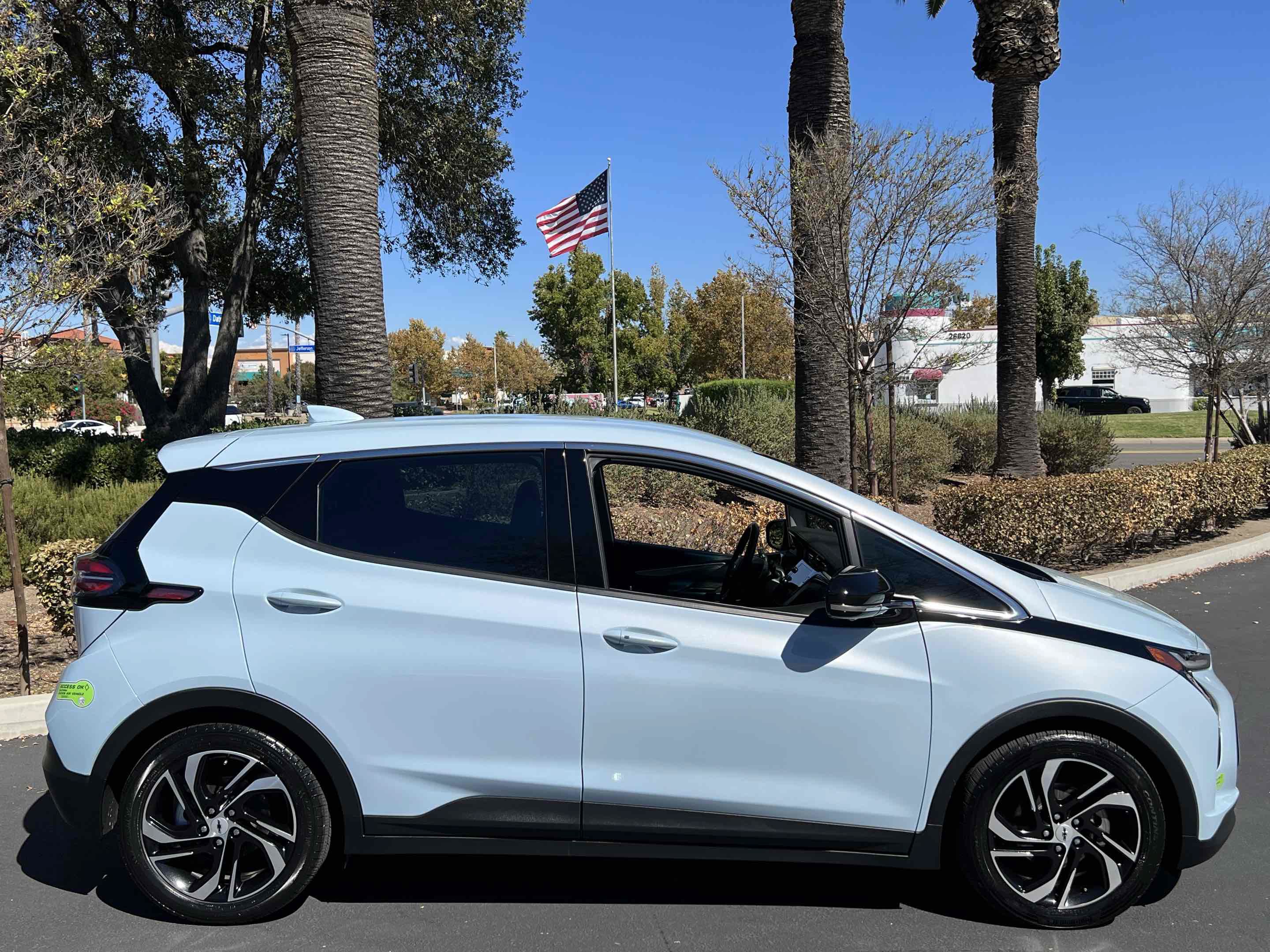 Used 2023 Chevrolet Bolt LT w/ Infotainment Package FWD image 16