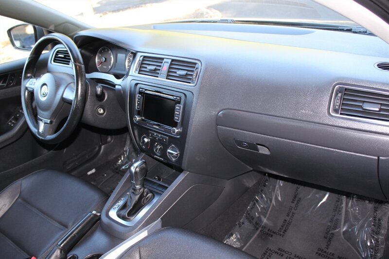 Used 2012 Volkswagen Jetta SE FWD image 16