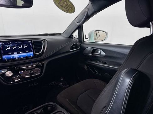 Used 2021 Chrysler Pacifica Touring w/ S Appearance Package image 21