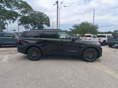 New 2026 Ford Explorer ST-Line w/ ST-Line Street Pack RWD image 4