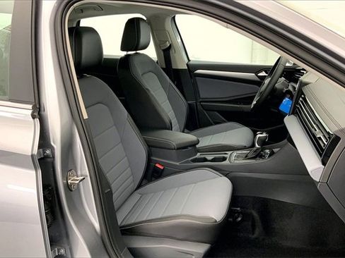 New 2026 Volkswagen Jetta SE image 9