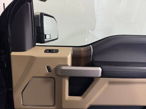 Used 2015 Ford F150 Lariat image 14