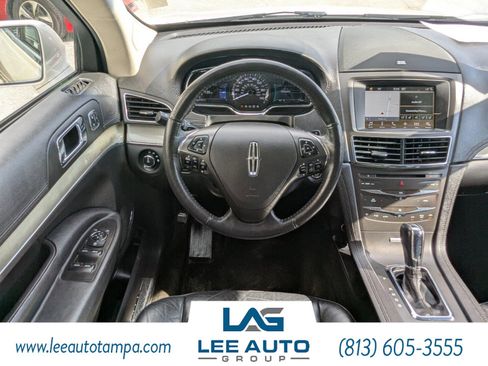 Used 2018 Lincoln MKT AWD image 18