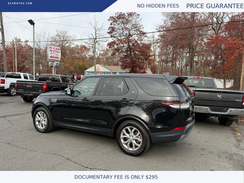 Used 2019 Land Rover Discovery SE image 3