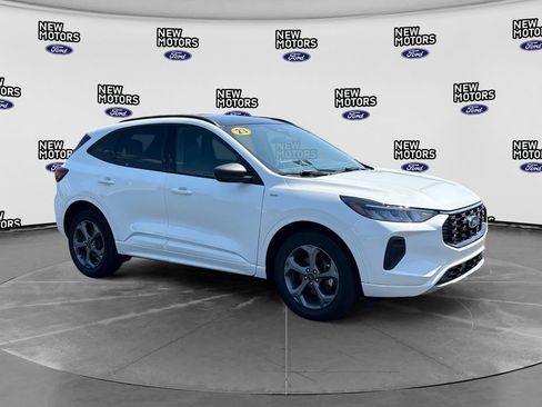 Used 2023 Ford Escape ST-Line w/ Tech Pack #1 AWD/4WD image 7