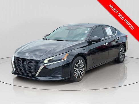 Used 2023 Nissan Altima 2.5 SV FWD image 2
