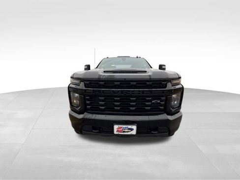 Used 2023 Chevrolet Silverado 2500 Custom w/ Custom Convenience Package image 3