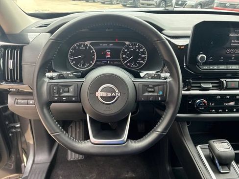 Used 2025 Nissan Pathfinder SV FWD image 20