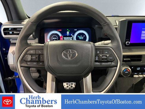 Used 2025 Toyota Tacoma TRD Sport AWD/4WD image 17