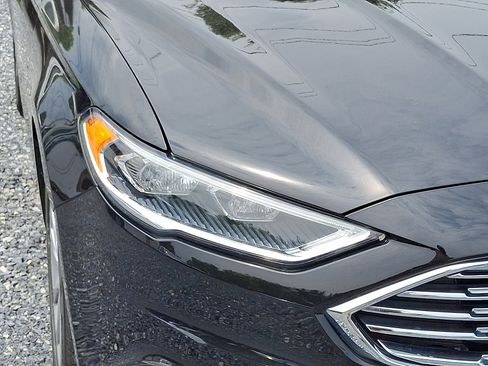 Used 2017 Ford Fusion Energi SE image 10