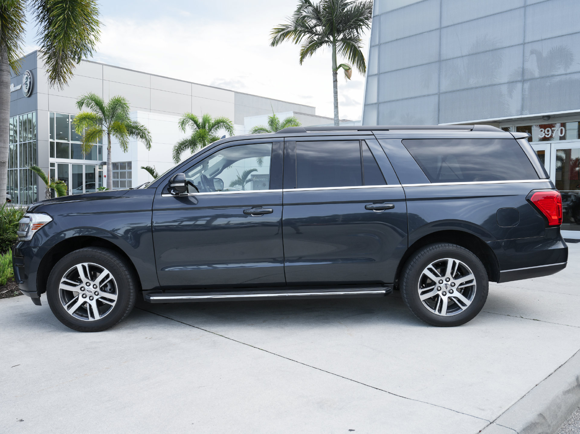 Used 2023 Ford Expedition Max XLT RWD image 11