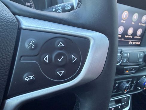 Used 2023 GMC Terrain SLT w/ Infotainment Package II image 18