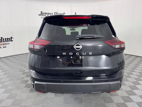 Used 2024 Nissan Rogue S FWD image 8