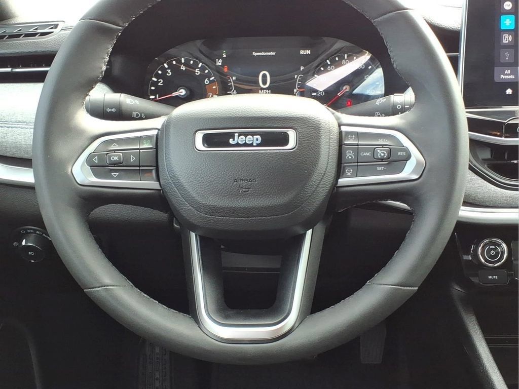 Used 2023 Jeep Compass Latitude w/ Convenience Group AWD/4WD image 15