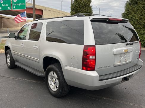 Used 2011 Chevrolet Suburban LT image 6