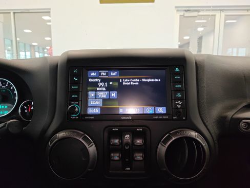 Used 2018 Jeep Wrangler Unlimited Sport S AWD/4WD image 16