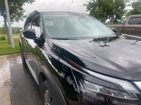Used 2025 Nissan Pathfinder SV FWD image 4