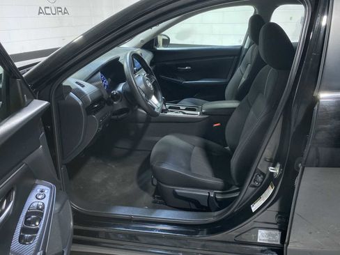 Used 2024 Nissan Sentra SV FWD image 2